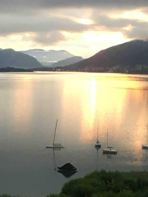 Appartement Mit Seeblick Am Ossiacher See フィラハ エクステリア 写真