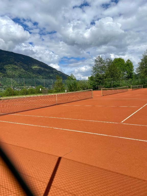 Appartement Mit Seeblick Am Ossiacher See フィラハ エクステリア 写真